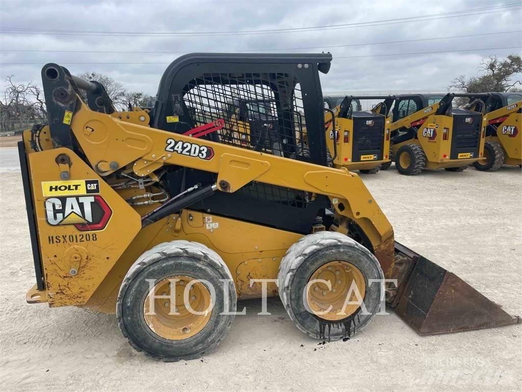 CAT 242D3 Minicarregadeiras