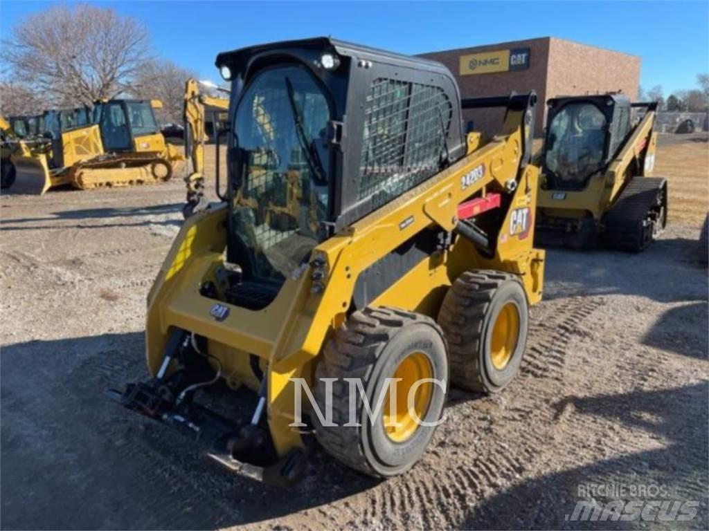 CAT 242D3 Minicarregadeiras