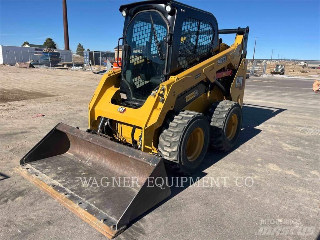 CAT 242D3 Minicarregadeiras