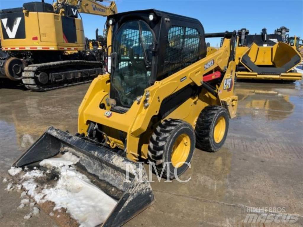 CAT 242D3 Minicarregadeiras