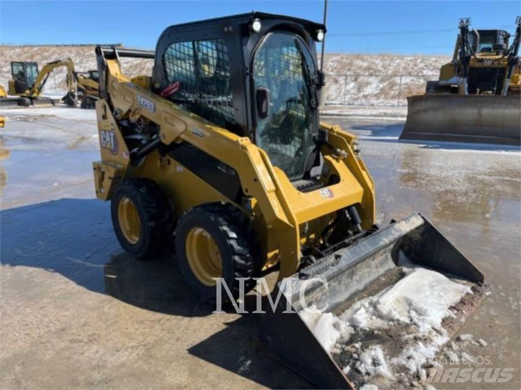 CAT 242D3 Minicarregadeiras