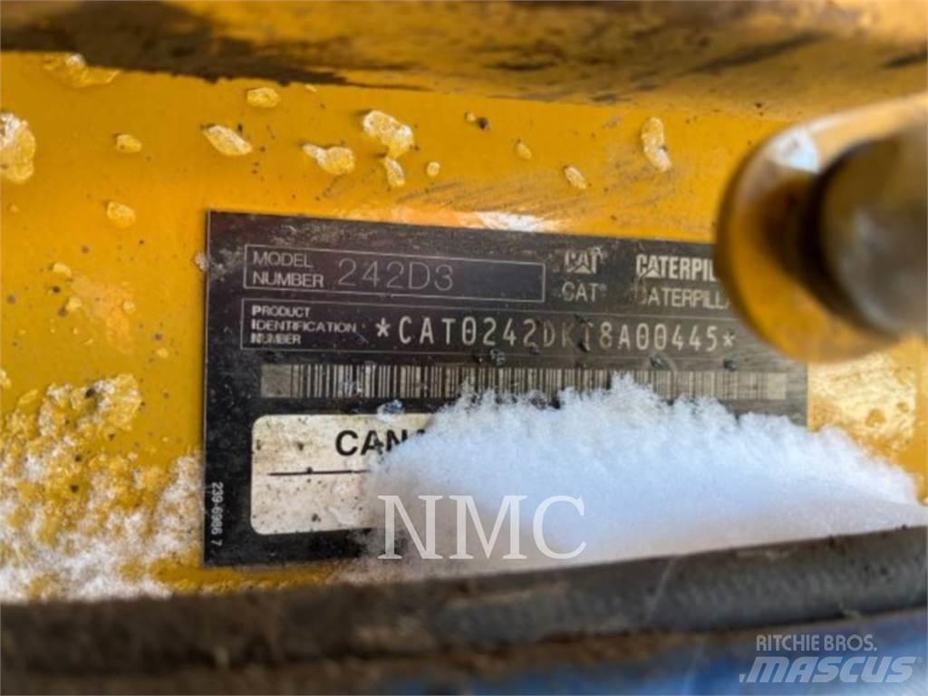 CAT 242D3 Minicarregadeiras