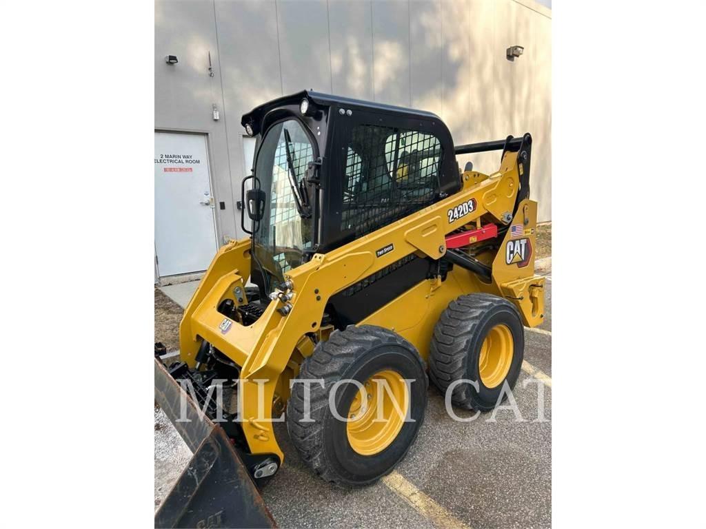 CAT 242D3 Minicarregadeiras