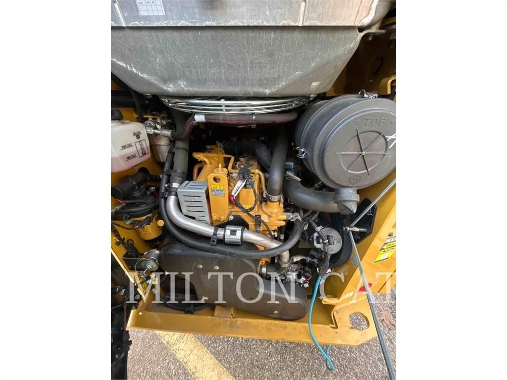 CAT 242D3 Minicarregadeiras