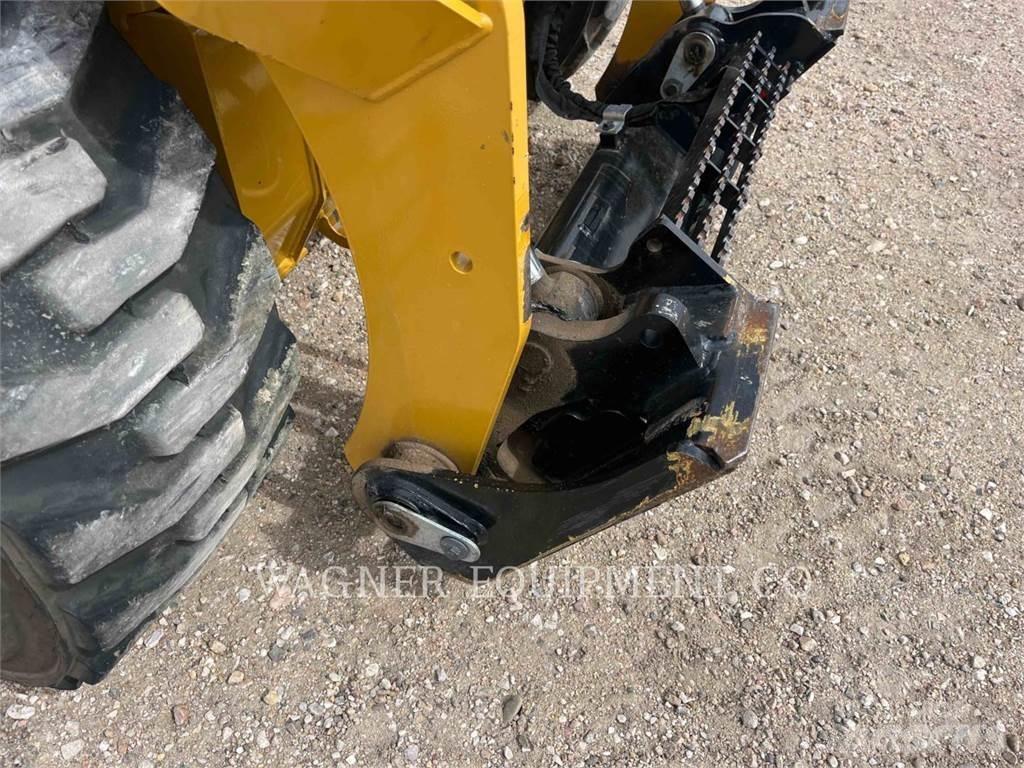 CAT 242D3 Minicarregadeiras