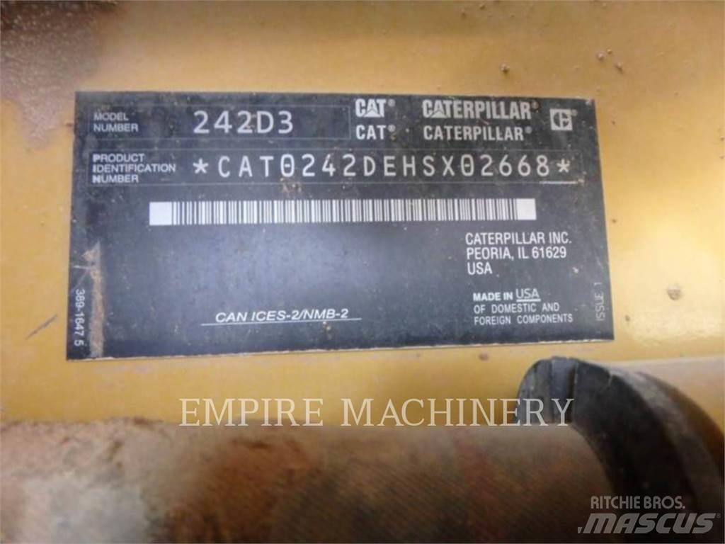 CAT 242D3 Minicarregadeiras
