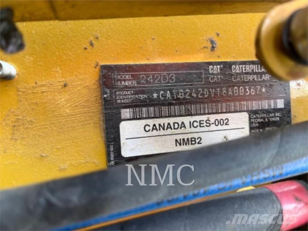 CAT 242D3 Minicarregadeiras