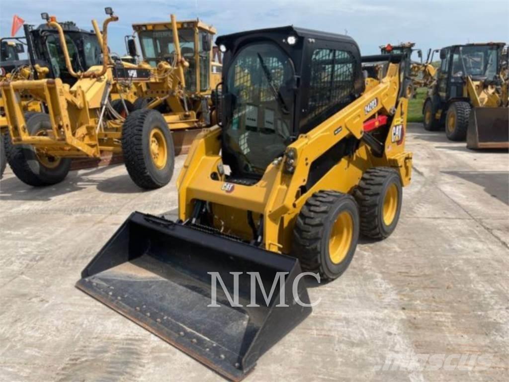 CAT 242D3 Minicarregadeiras