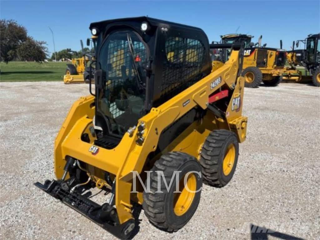 CAT 242D3 Minicarregadeiras