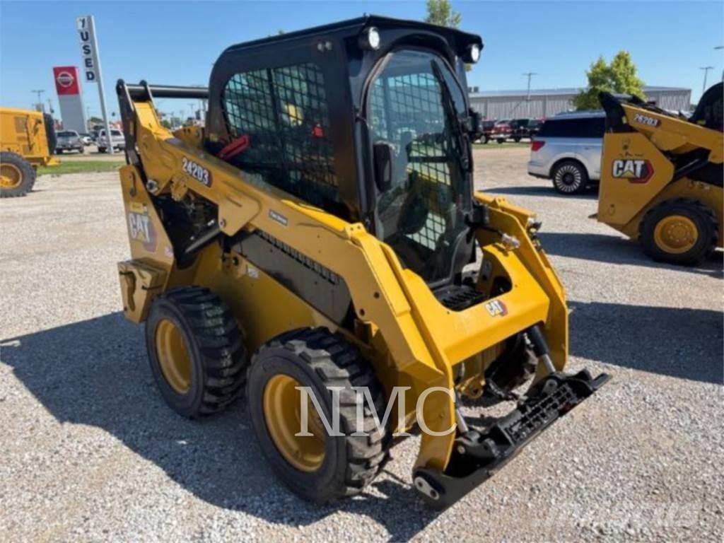 CAT 242D3 Minicarregadeiras