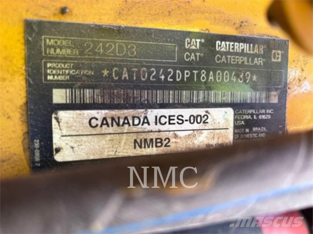 CAT 242D3 Minicarregadeiras