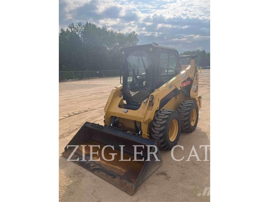 CAT 242D3 Minicarregadeiras
