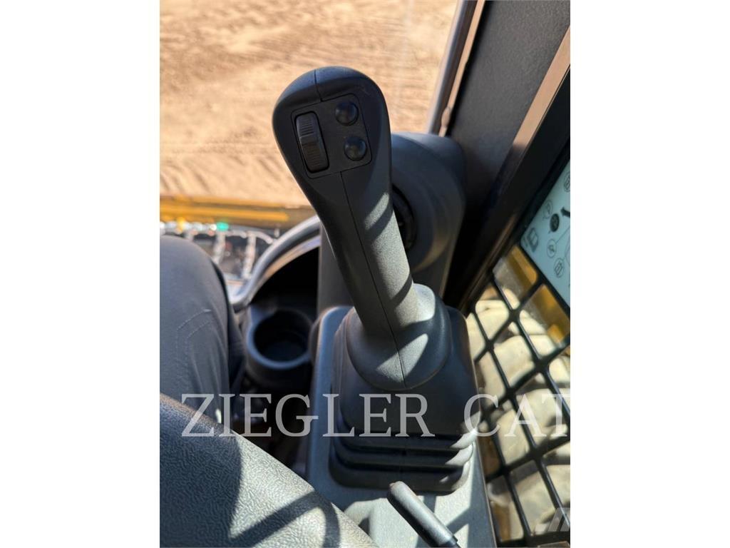 CAT 242D3 Minicarregadeiras