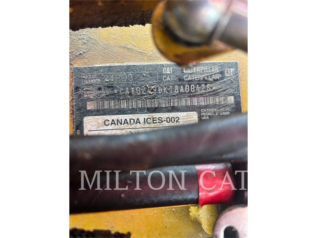 CAT 242D3 Minicarregadeiras