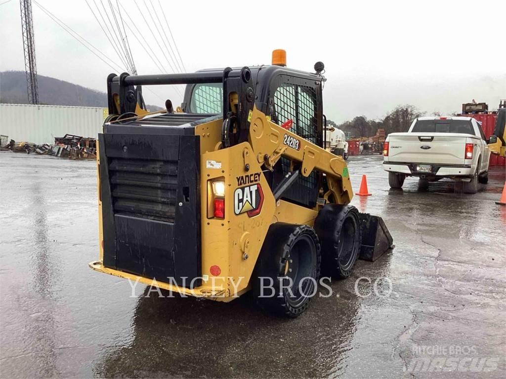 CAT 242D3 AC Minicarregadeiras