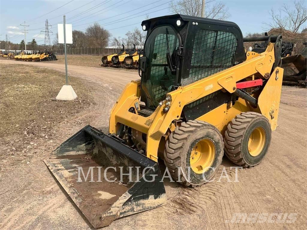 CAT 242D3 AQ+ Minicarregadeiras