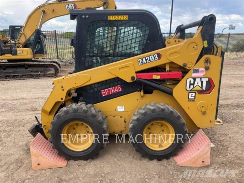CAT 242D3 CA Minicarregadeiras