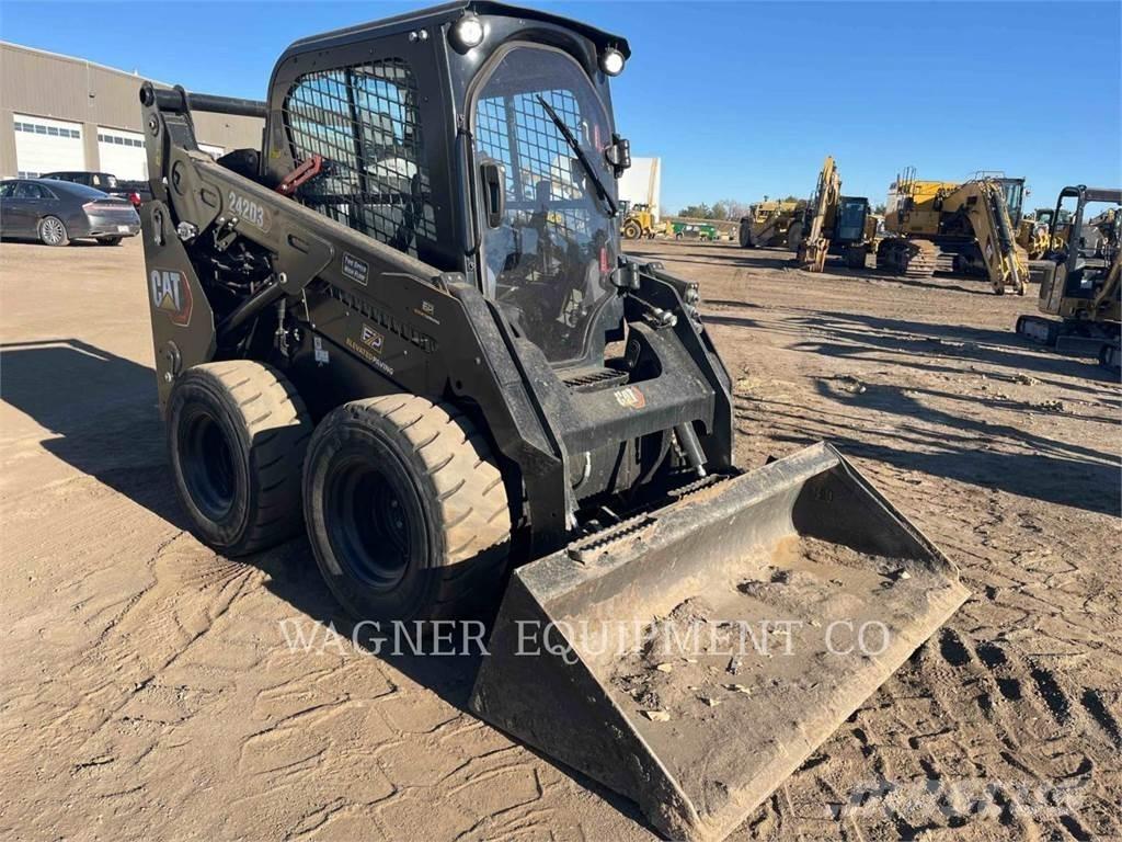 CAT 242D3 HF Minicarregadeiras