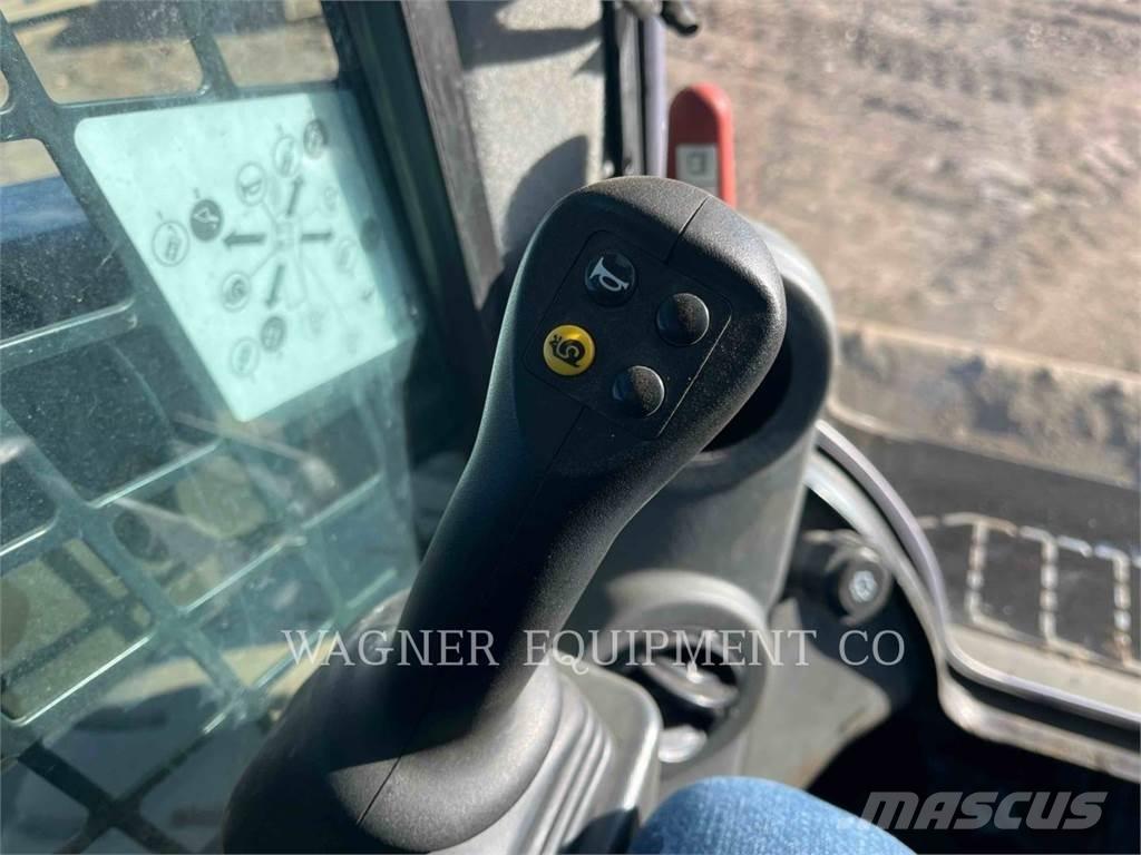 CAT 242D3 HF Minicarregadeiras