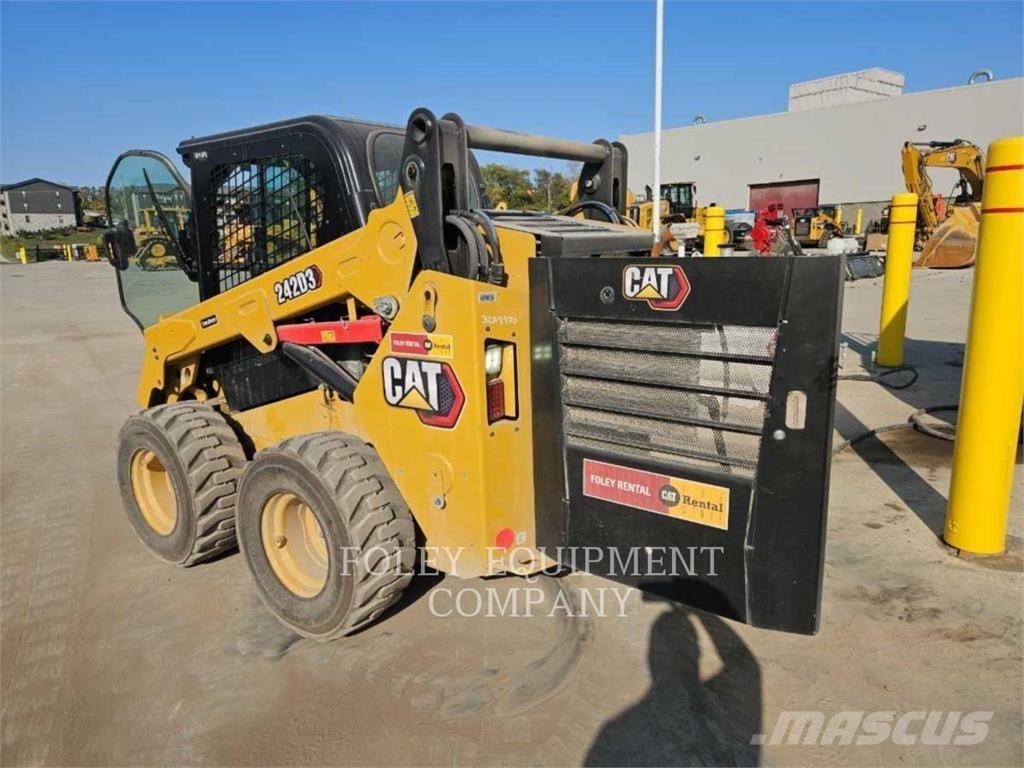 CAT 242D3STD2C Minicarregadeiras