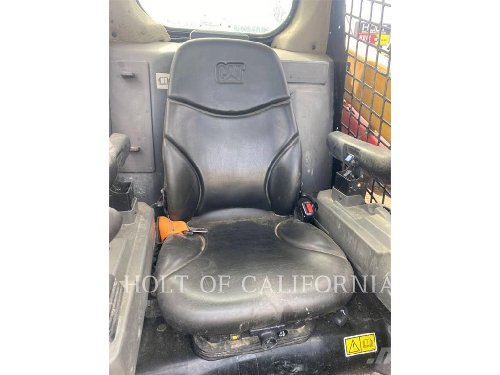 CAT 246 HF Minicarregadeiras