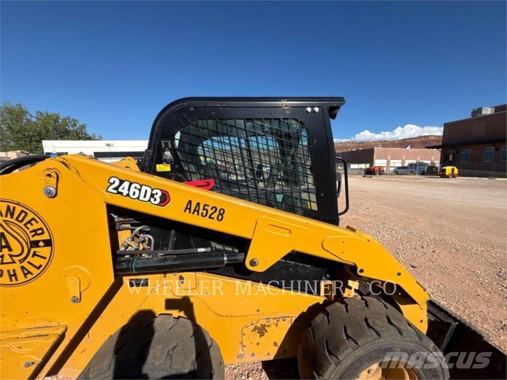 CAT 246D3 C3H2 Minicarregadeiras