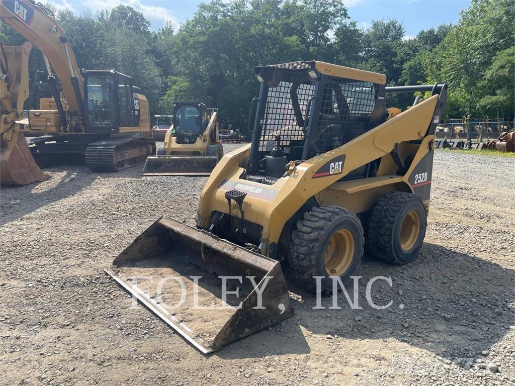 CAT 252B Minicarregadeiras