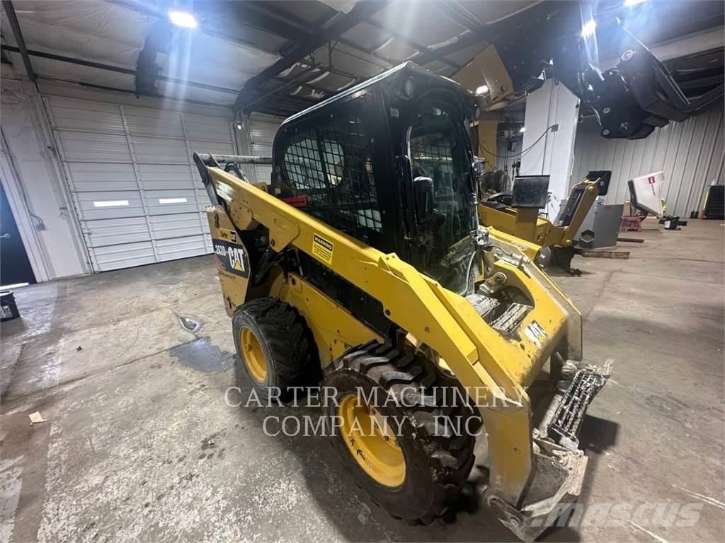 CAT 262D ACHF Minicarregadeiras