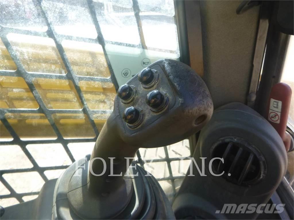 CAT 272D Minicarregadeiras