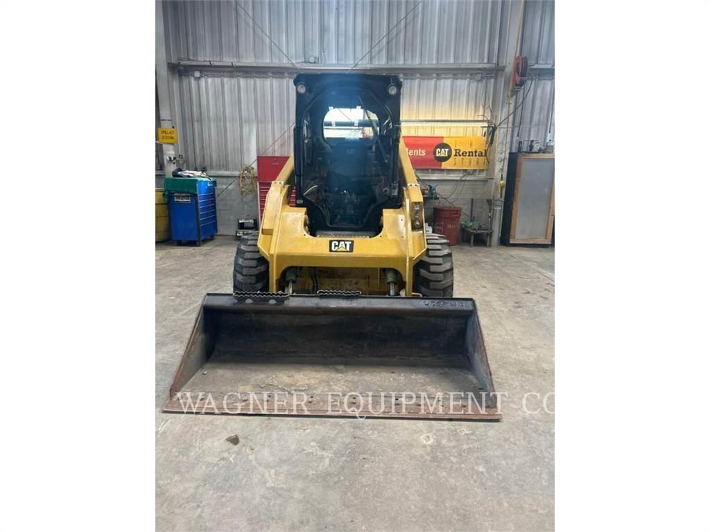 CAT 272D2 Minicarregadeiras