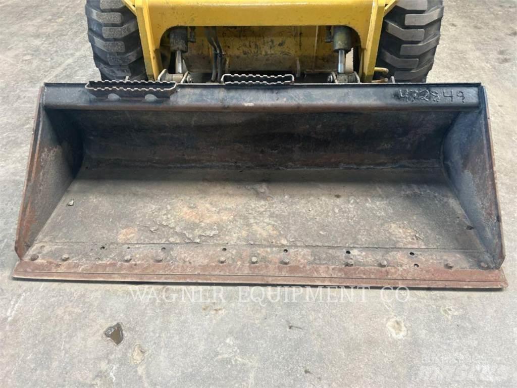 CAT 272D2 Minicarregadeiras
