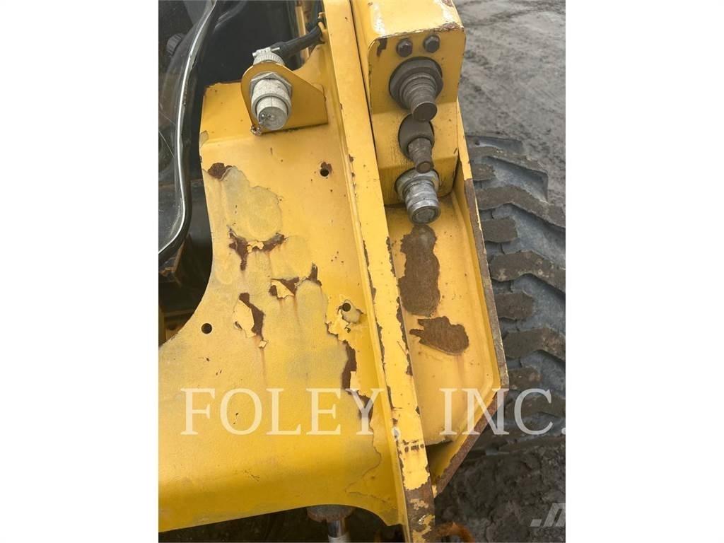 CAT 272D2 Minicarregadeiras