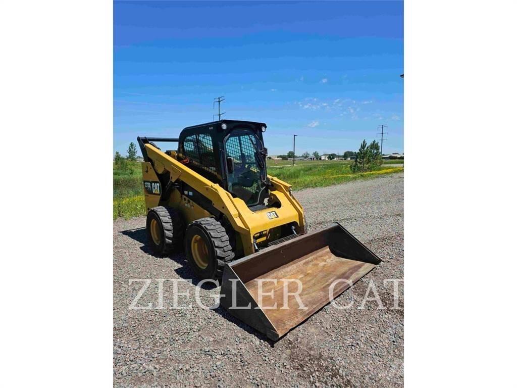 CAT 272D2 Minicarregadeiras