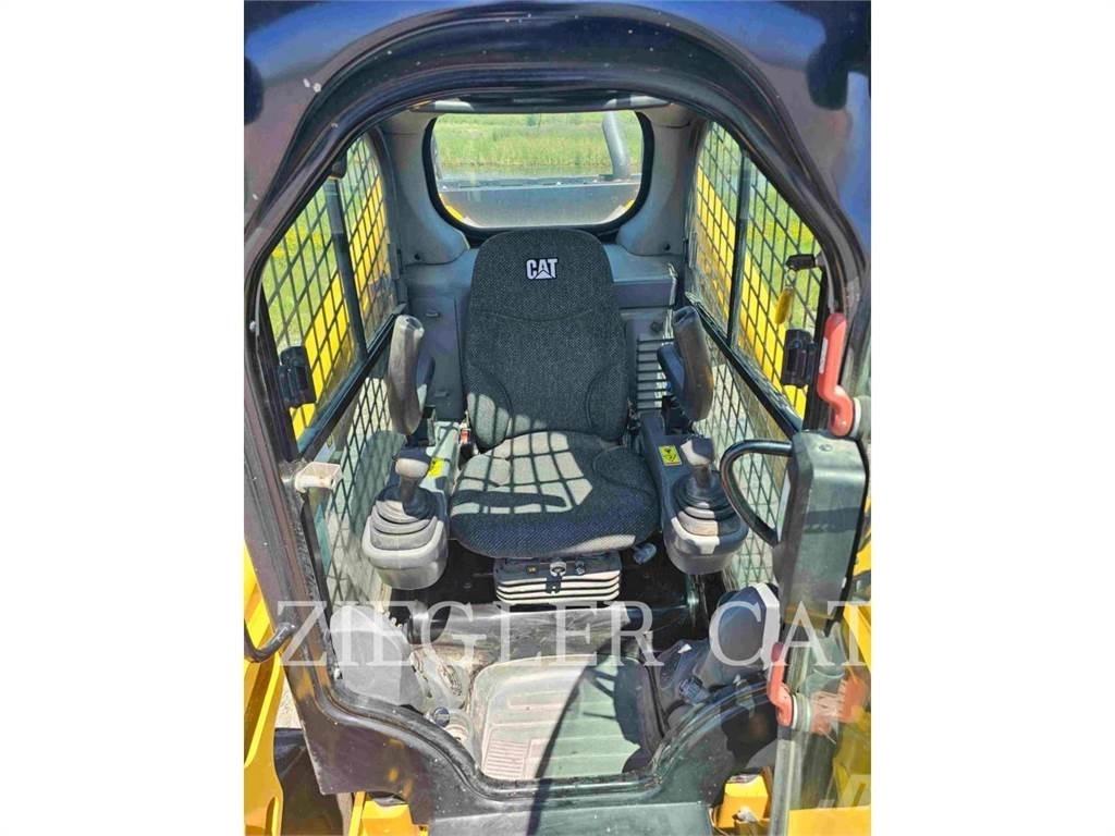 CAT 272D2 Minicarregadeiras