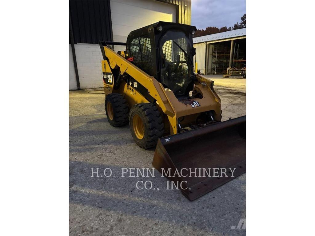 CAT 272D2 Minicarregadeiras