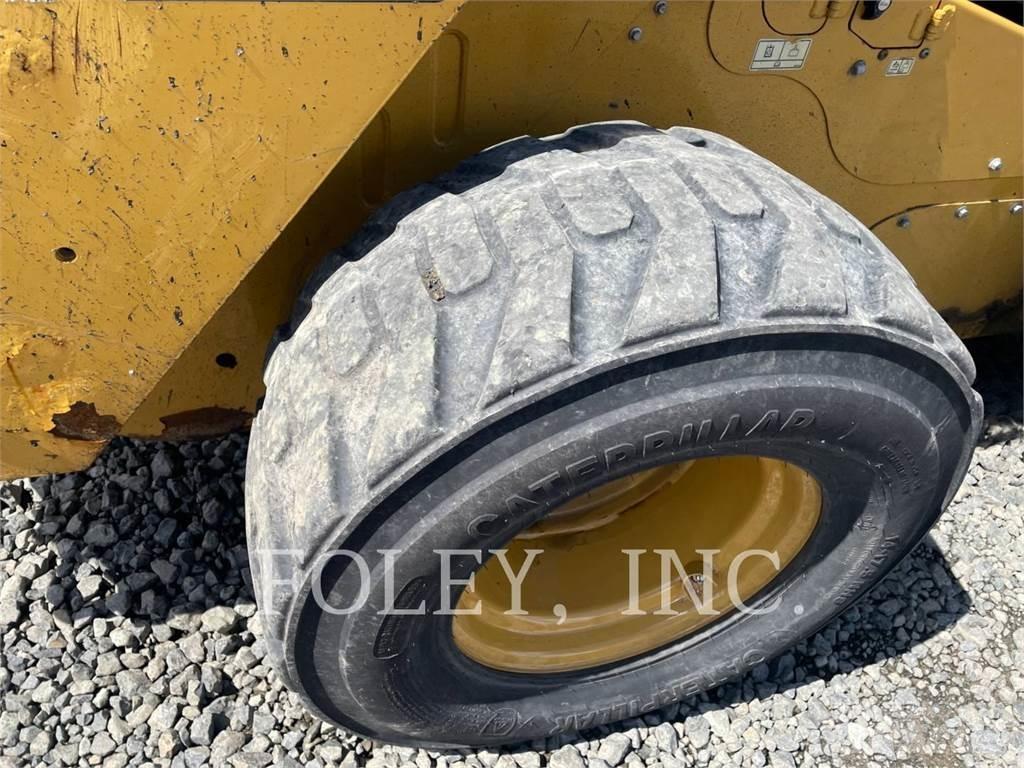 CAT 272D2XHP Minicarregadeiras