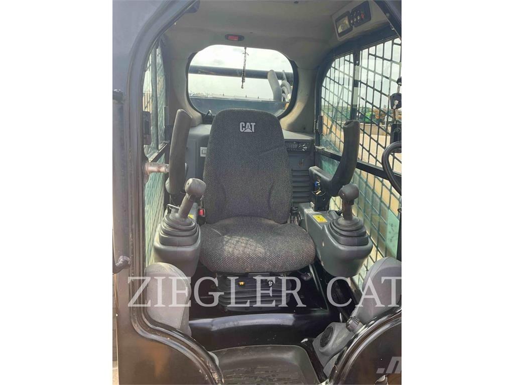 CAT 272D2XHP Minicarregadeiras