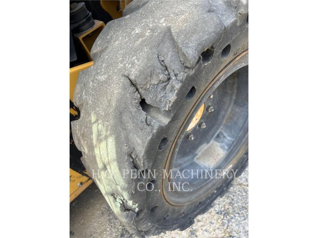 CAT 272D2XHP Minicarregadeiras