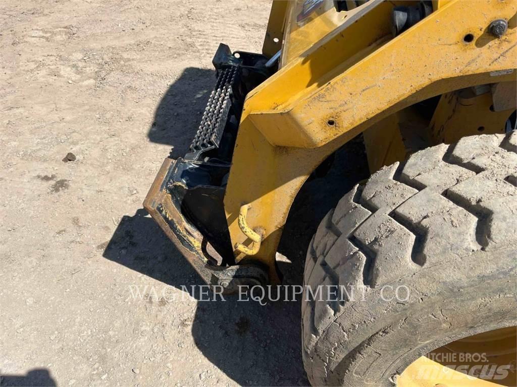 CAT 272D3 Minicarregadeiras