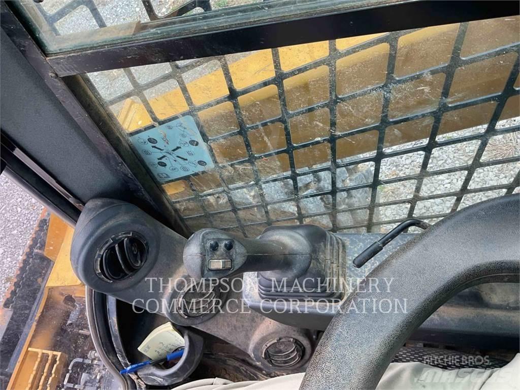 CAT 272D3 Minicarregadeiras