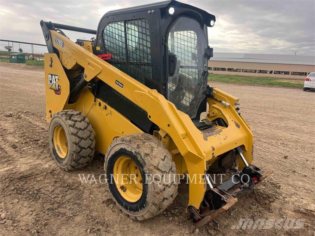 CAT 272D3 Minicarregadeiras