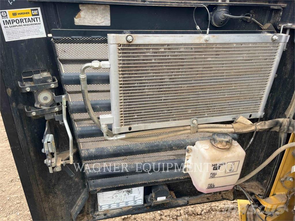 CAT 272D3 Minicarregadeiras