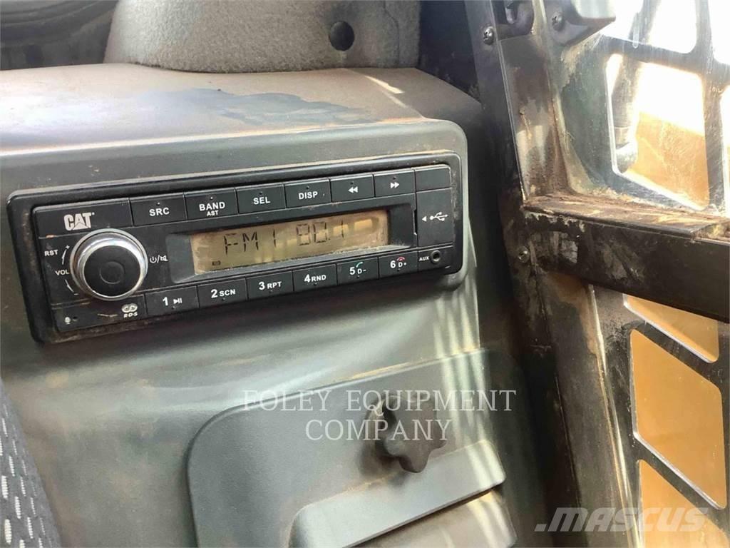 CAT 272D3XPS2C Minicarregadeiras