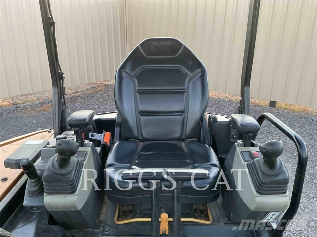 CAT 302.7 Escavadeiras de esteiras