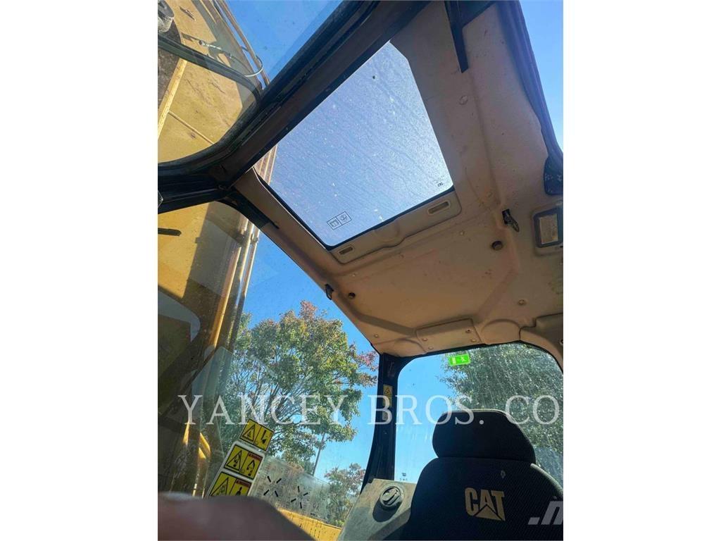 CAT 31007 Escavadeiras de esteiras