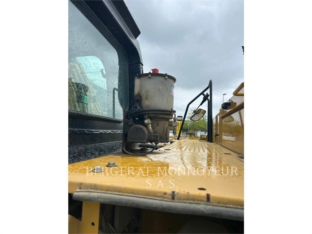 CAT 320 Escavadeiras de esteiras