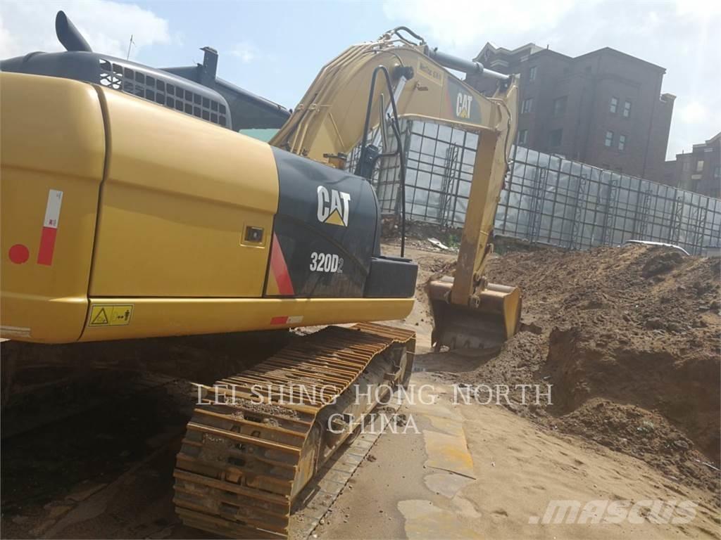 CAT 320D2 Escavadeiras de esteiras