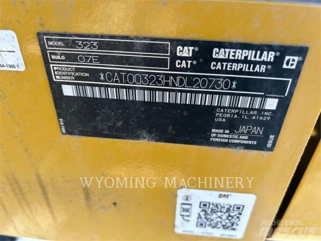 CAT 323 Escavadeiras de esteiras