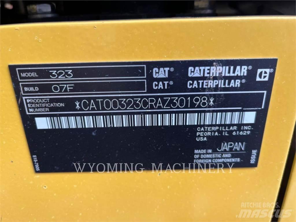 CAT 323 Escavadeiras de esteiras