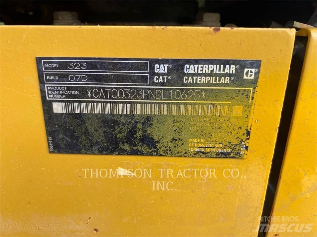 CAT 323 Escavadeiras de esteiras